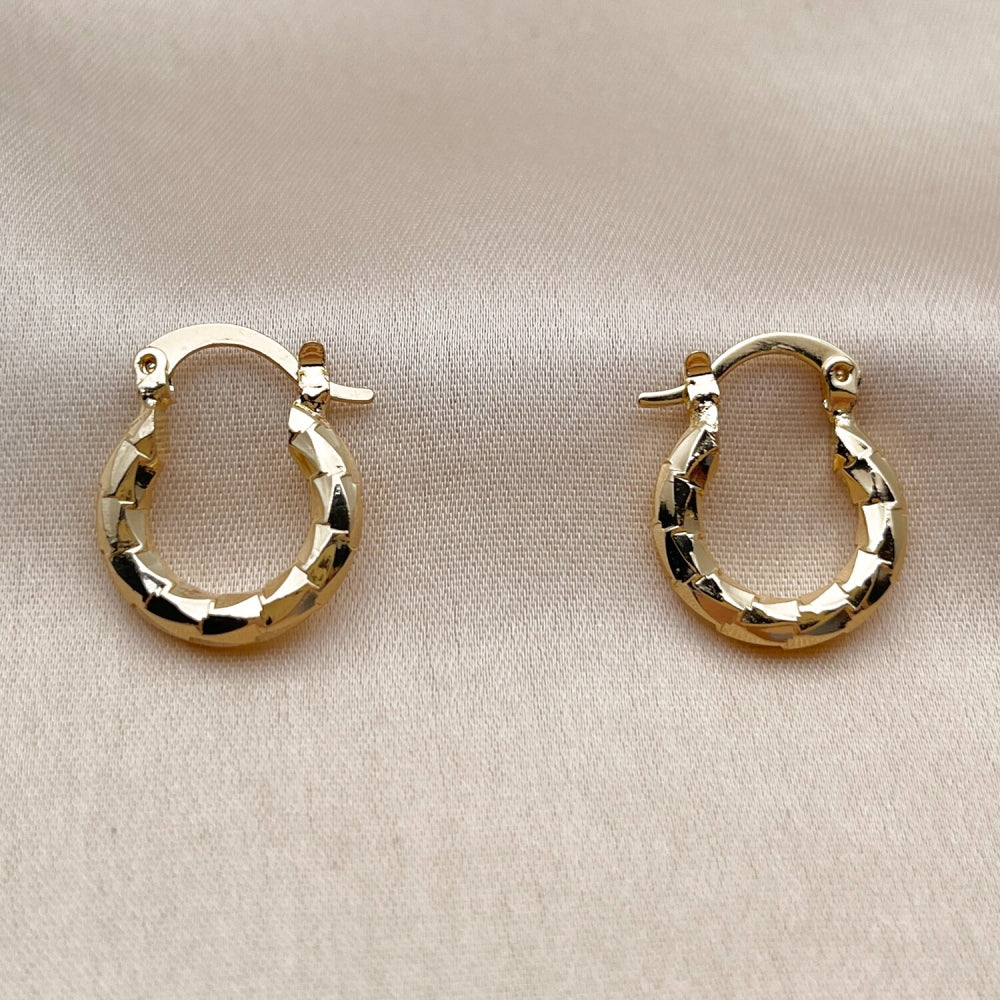 Oro Laminado Medium Hoop, Gold Filled Style Hollow Design, Diamond Cutting Finish, Golden Finish