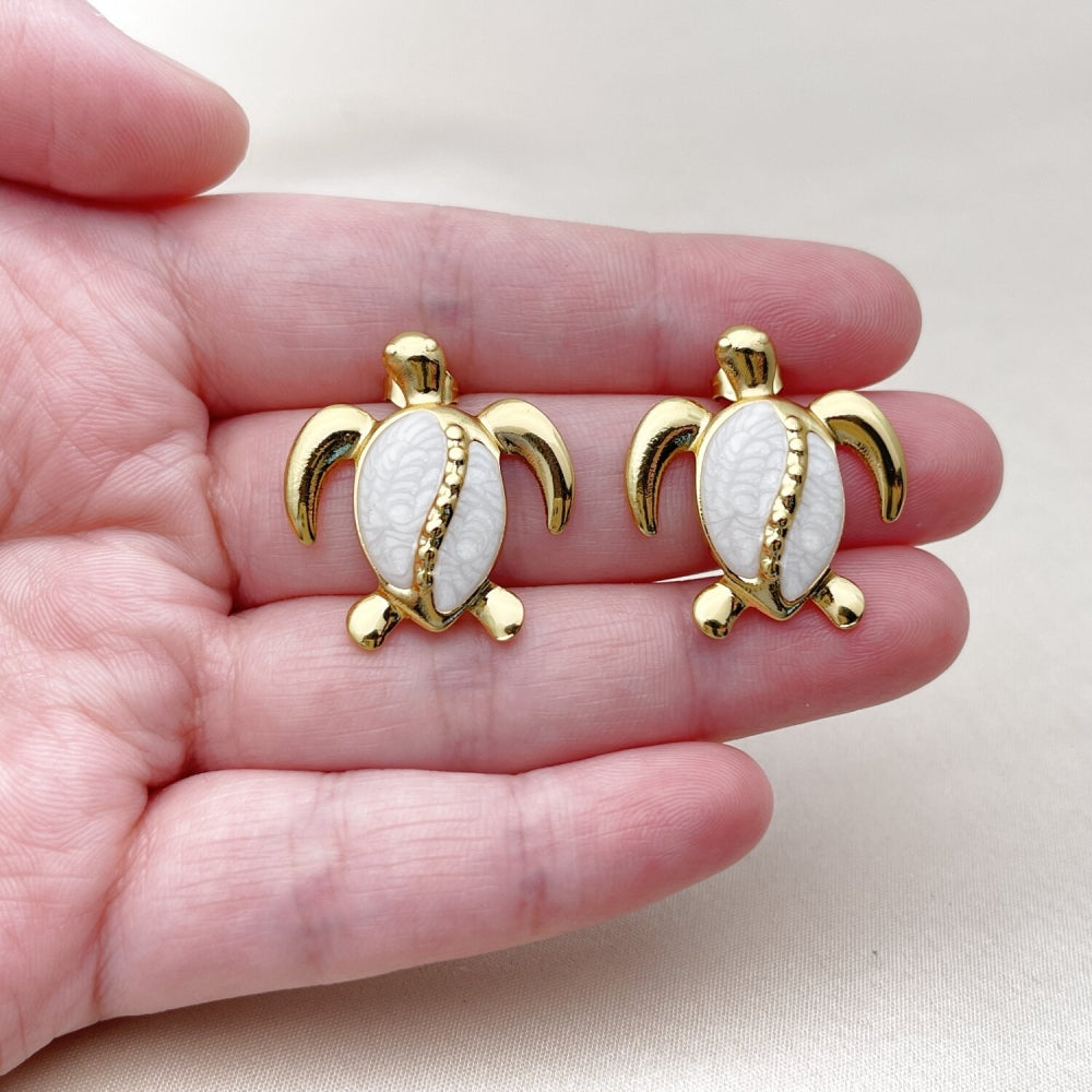 Oro Laminado Stud Earring, Gold Filled Style Turtle Design, White Enamel Finish, Golden Finish