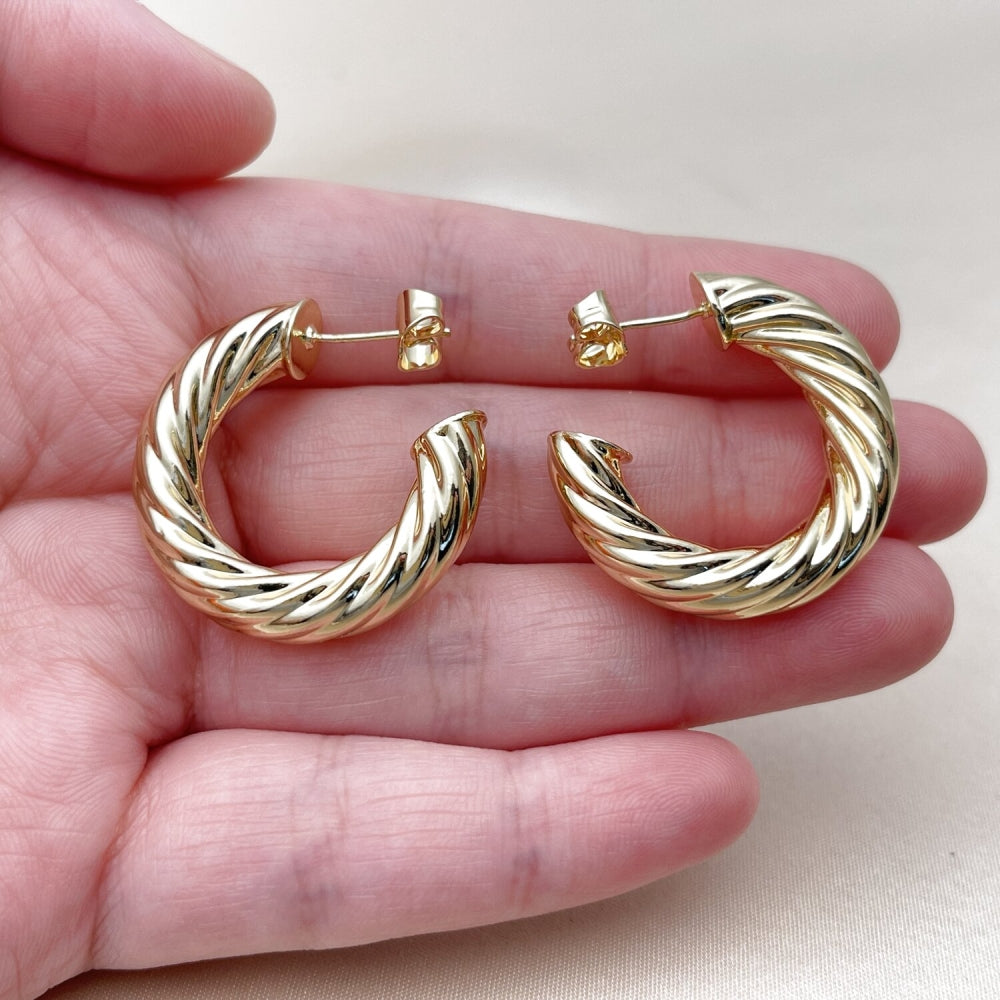Oro Laminado Stud Earring, Gold Filled Style Hollow and Twist Design, Polished, Golden Finish