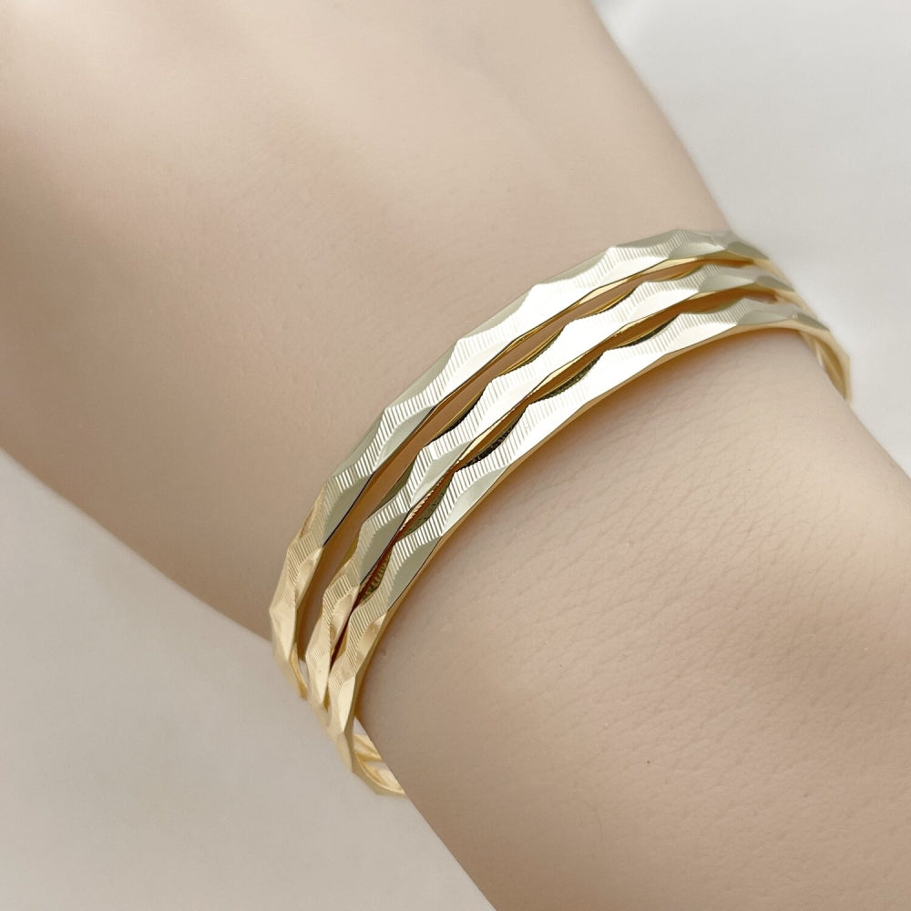 Oro Laminado Trio Bangle, Gold Filled Style Charm Bar Design, Polished, Golden Finish