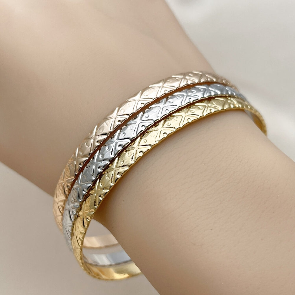 Oro Laminado Trio Bangle, Gold Filled Style Polished, Tricolor