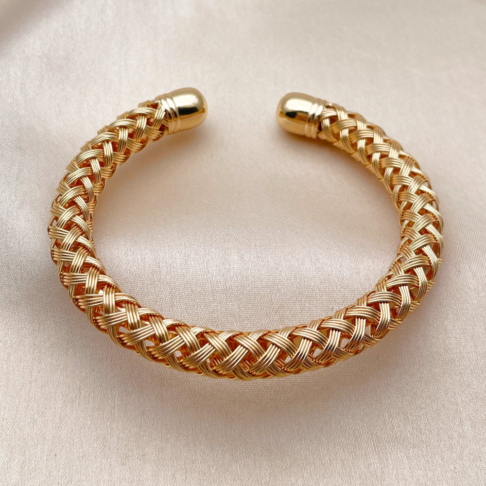 Oro Laminado Individual Bangle, Gold Filled Style Twist Design, Polished, Golden Finish