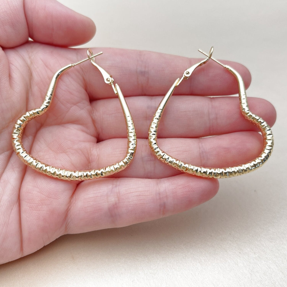 Oro Laminado Medium Hoop, Gold Filled Style Heart and Hollow Design, Diamond Cutting Finish, Golden Finish