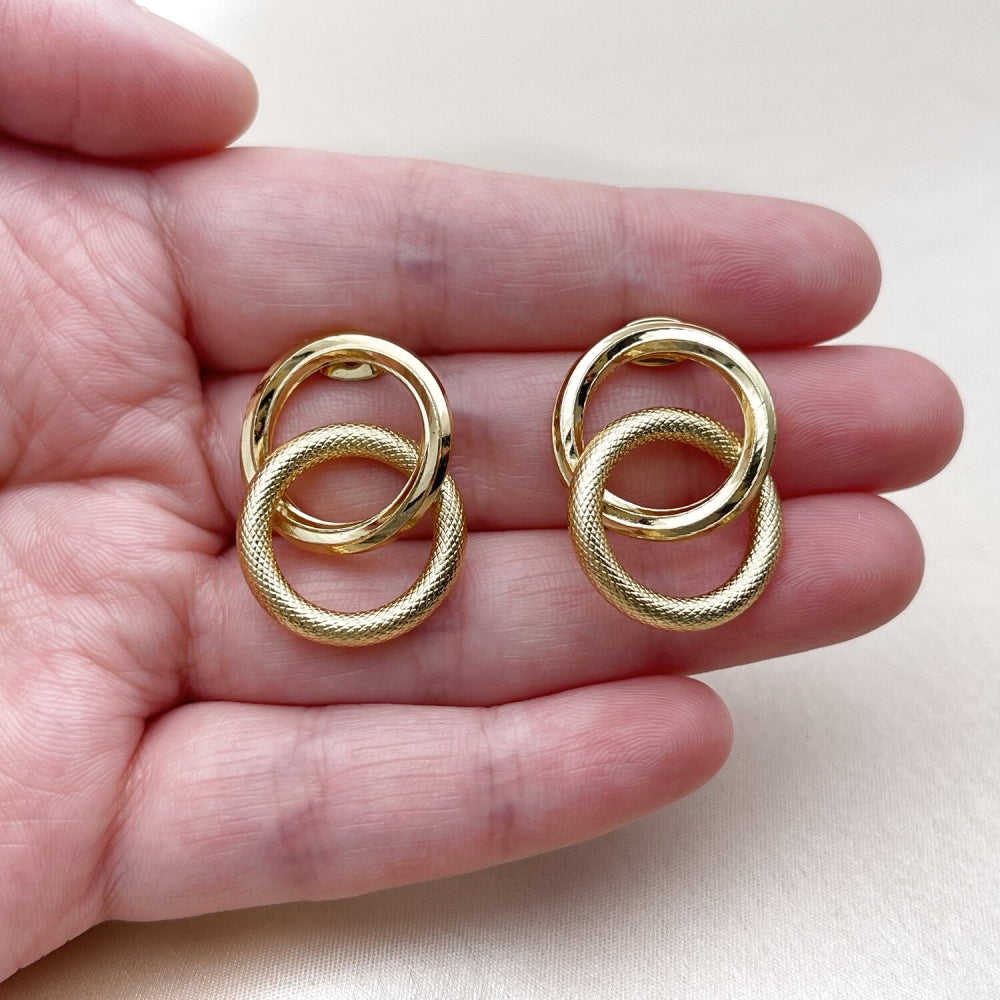 Oro Laminado Stud Earring, Gold Filled Style Diamond Cutting Finish, Golden Finish