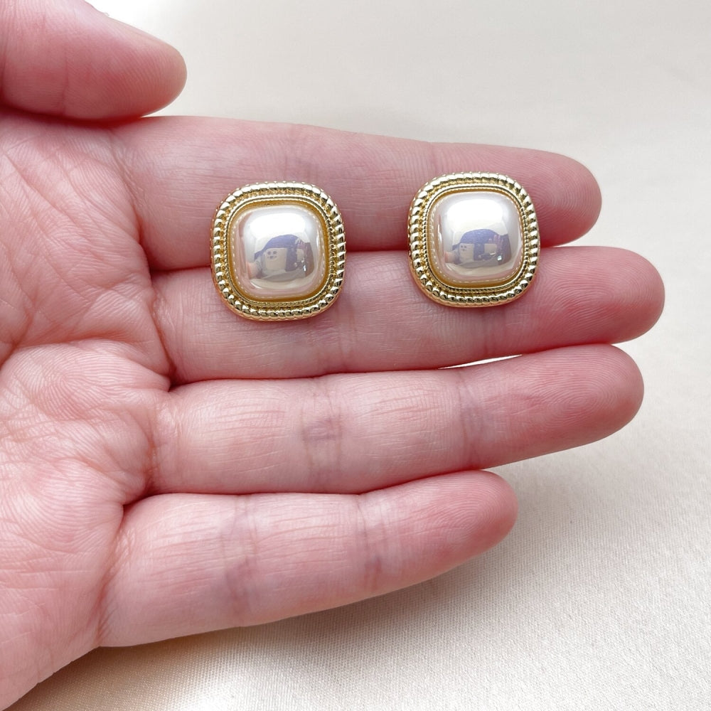 Oro Laminado Stud Earring, Gold Filled Style with Ivory Pearl, Polished, Golden Finish