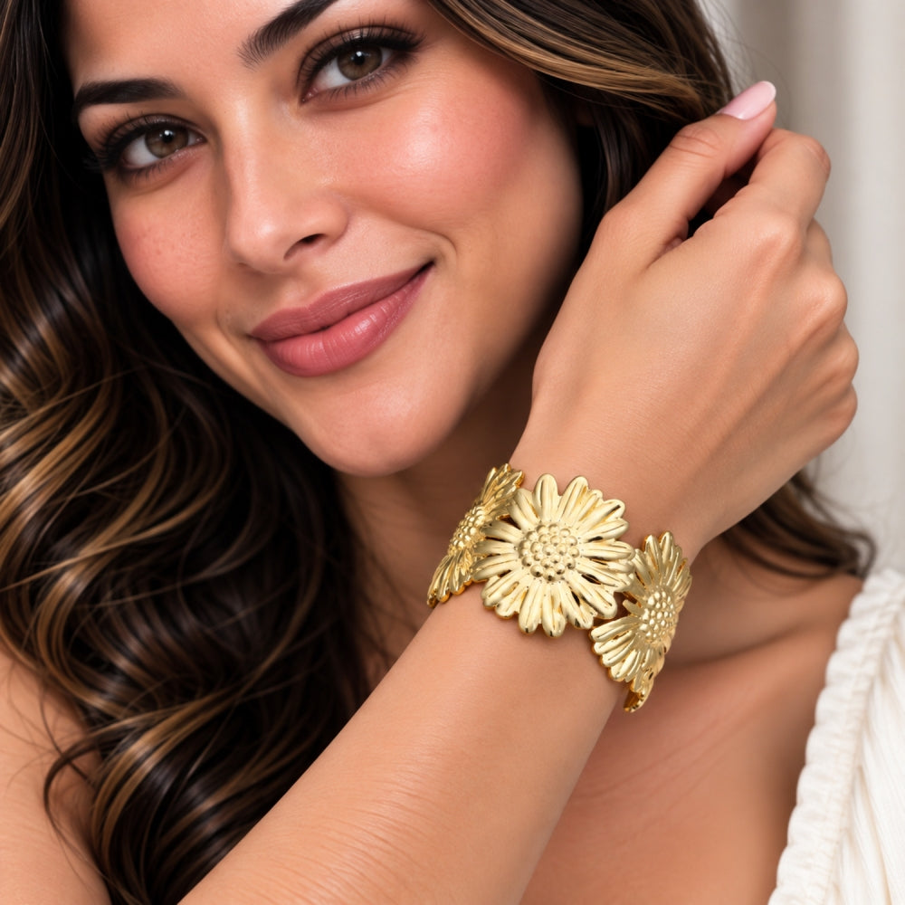 Oro Laminado Individual Bangle, Gold Filled Style Flower Design, Polished, Golden Finish