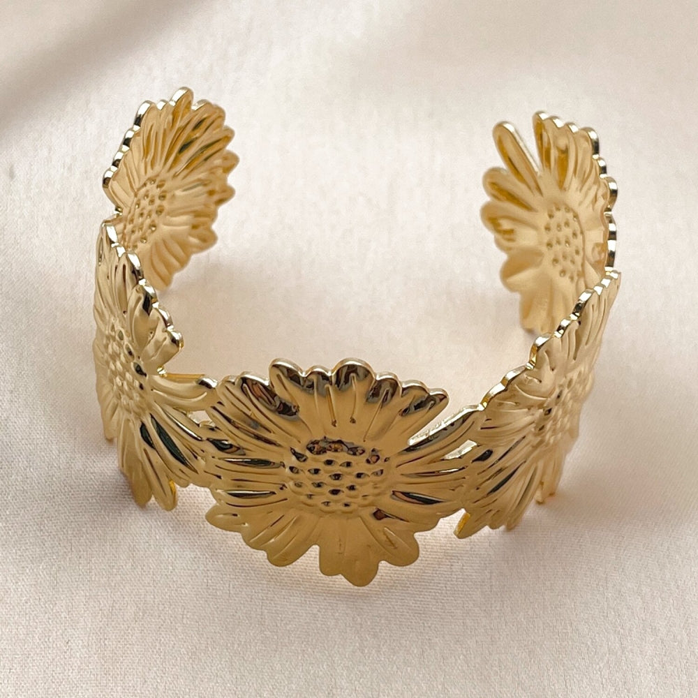 Oro Laminado Individual Bangle, Gold Filled Style Flower Design, Polished, Golden Finish