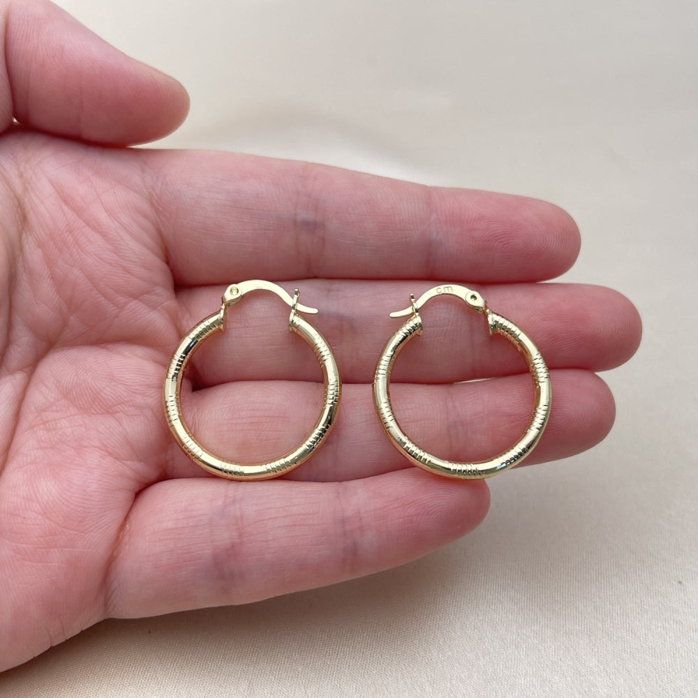 Oro Laminado Small Hoop, Gold Filled Style Hollow Design, Diamond Cutting Finish, Golden Finish