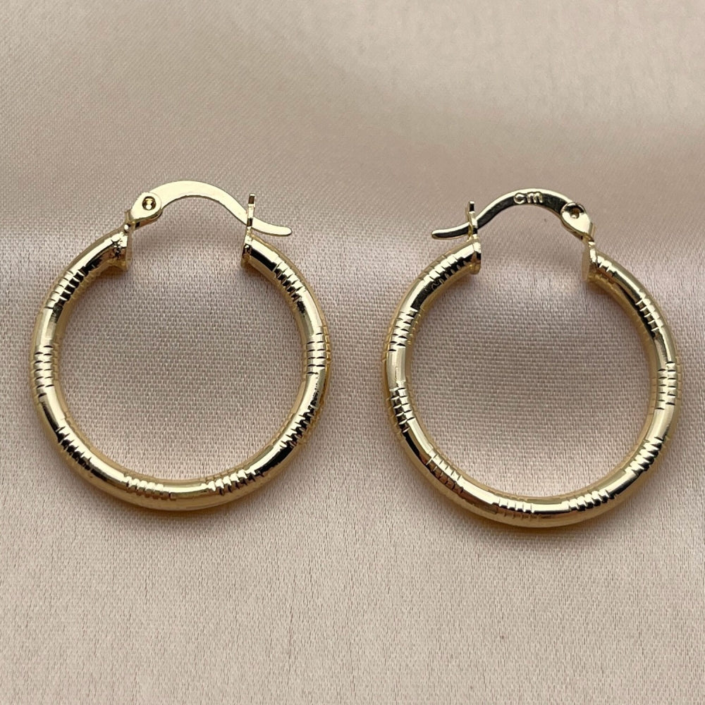 Oro Laminado Small Hoop, Gold Filled Style Hollow Design, Diamond Cutting Finish, Golden Finish
