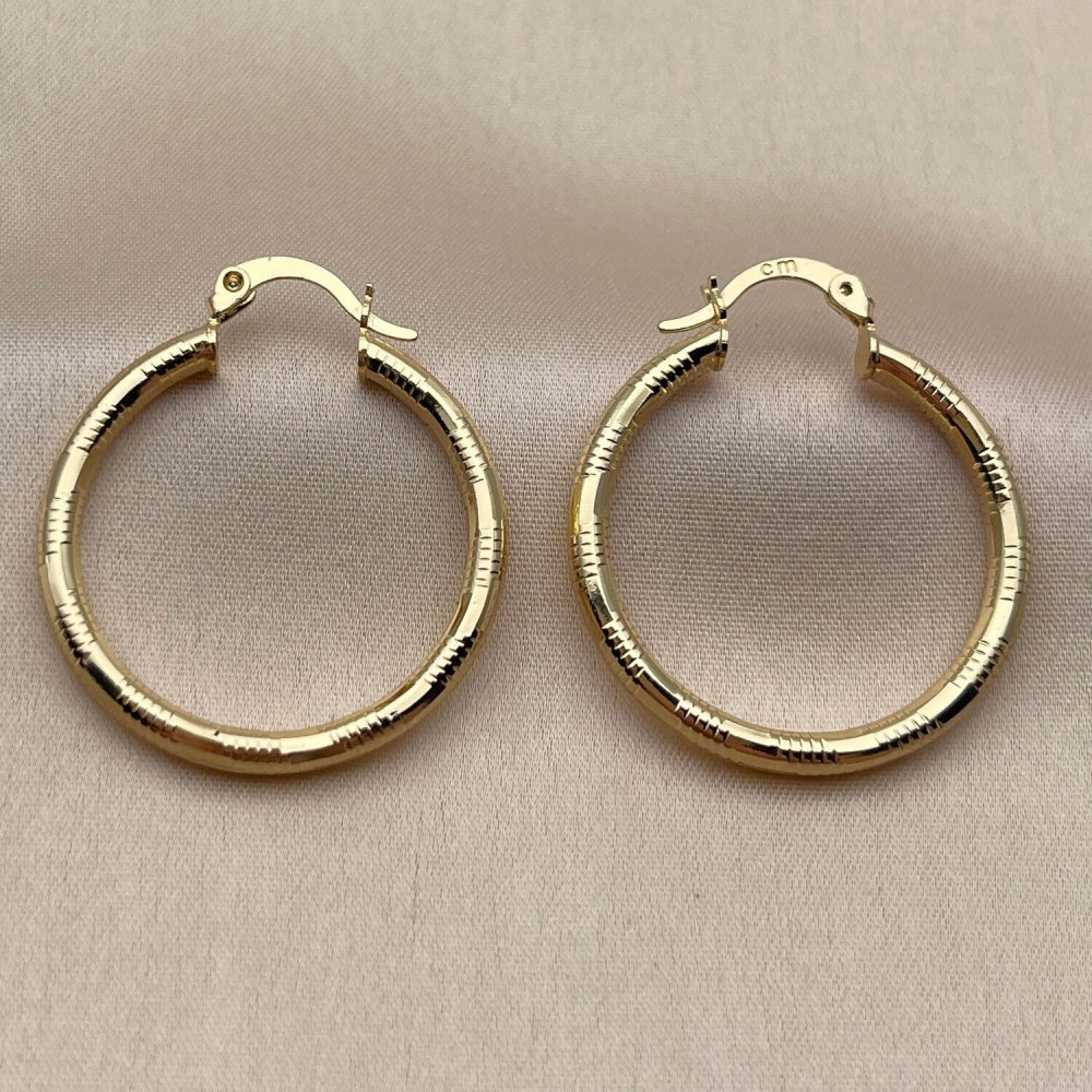 Oro Laminado Medium Hoop, Gold Filled Style Hollow Design, Diamond Cutting Finish, Golden Finish