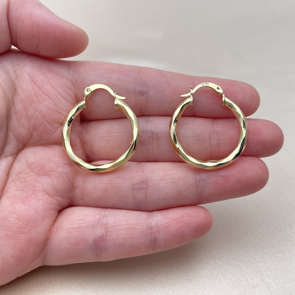 Oro Laminado Small Hoop, Gold Filled Style Hollow Design, Diamond Cutting Finish, Golden Finish