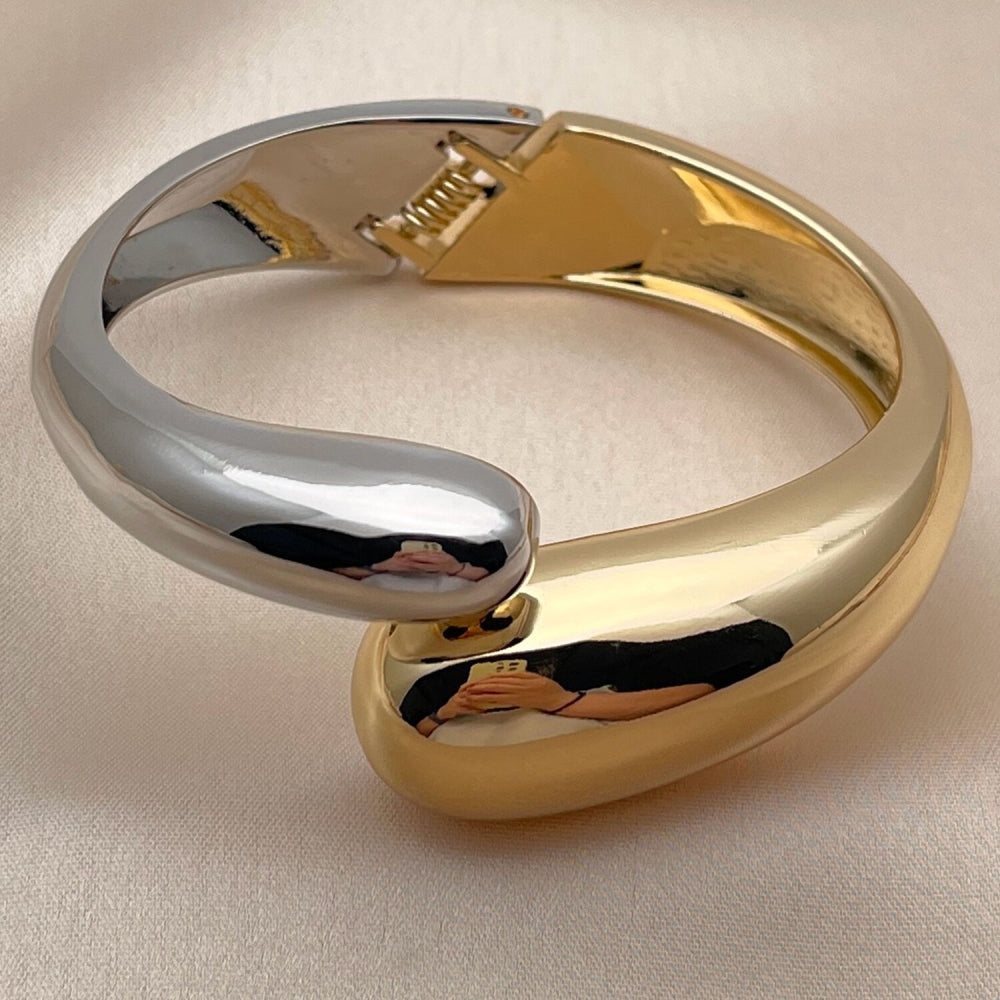 Oro Laminado Individual Bangle, Gold Filled Style Teardrop Design, Polished, Two Tone