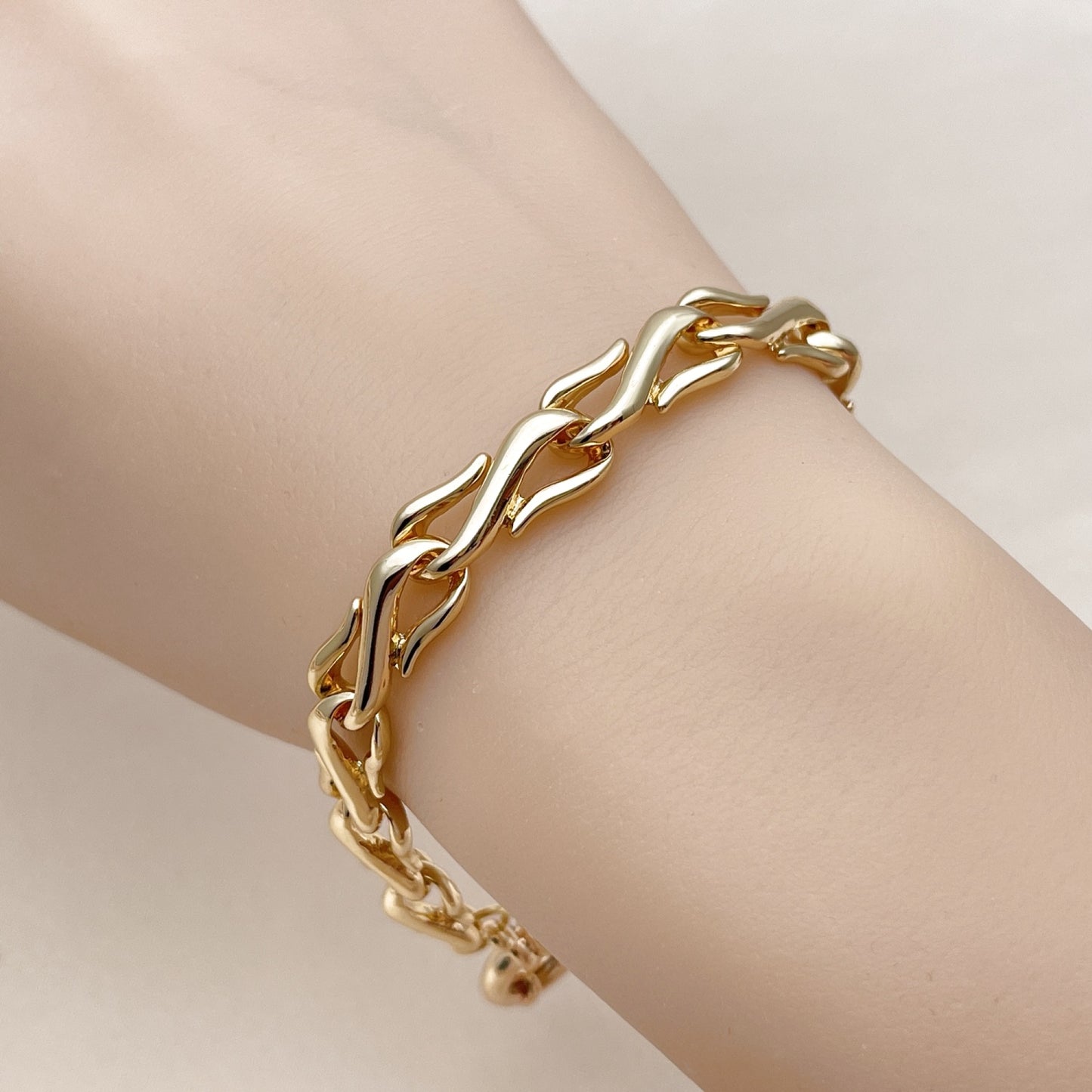 Oro Laminado Fancy Bracelet, Gold Filled Style Infinite Design, Polished, Golden