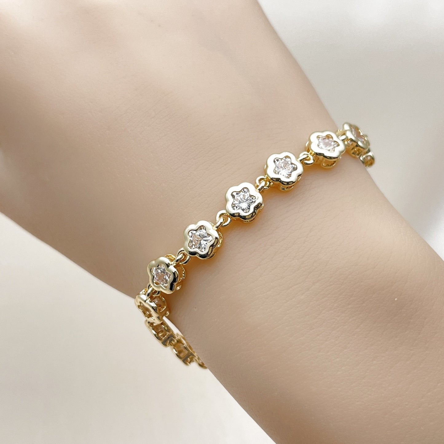 Oro Laminado Fancy Bracelet, Gold Filled Style Flower Design, with White Cubic Zirconia, Polished, Golden