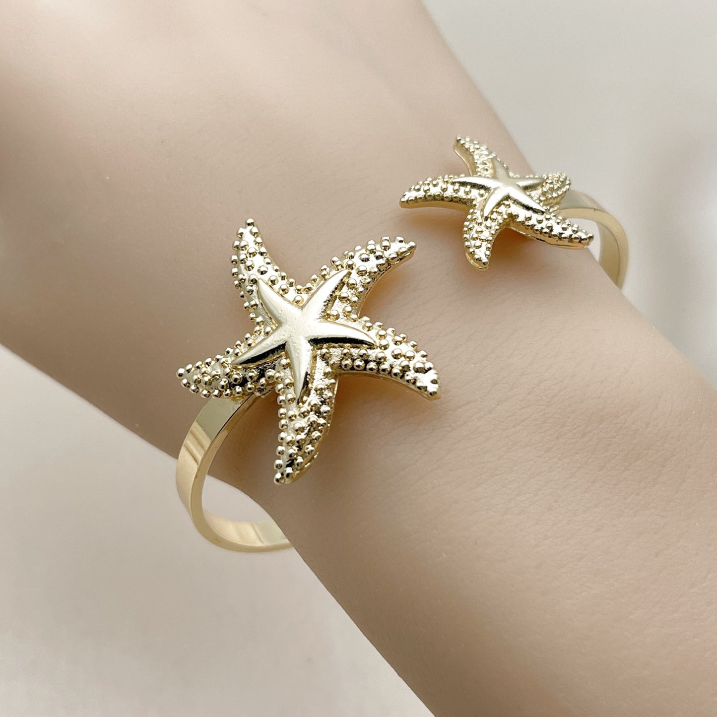 Oro Laminado Individual Bangle, Gold Filled Style Star Design, Polished, Golden