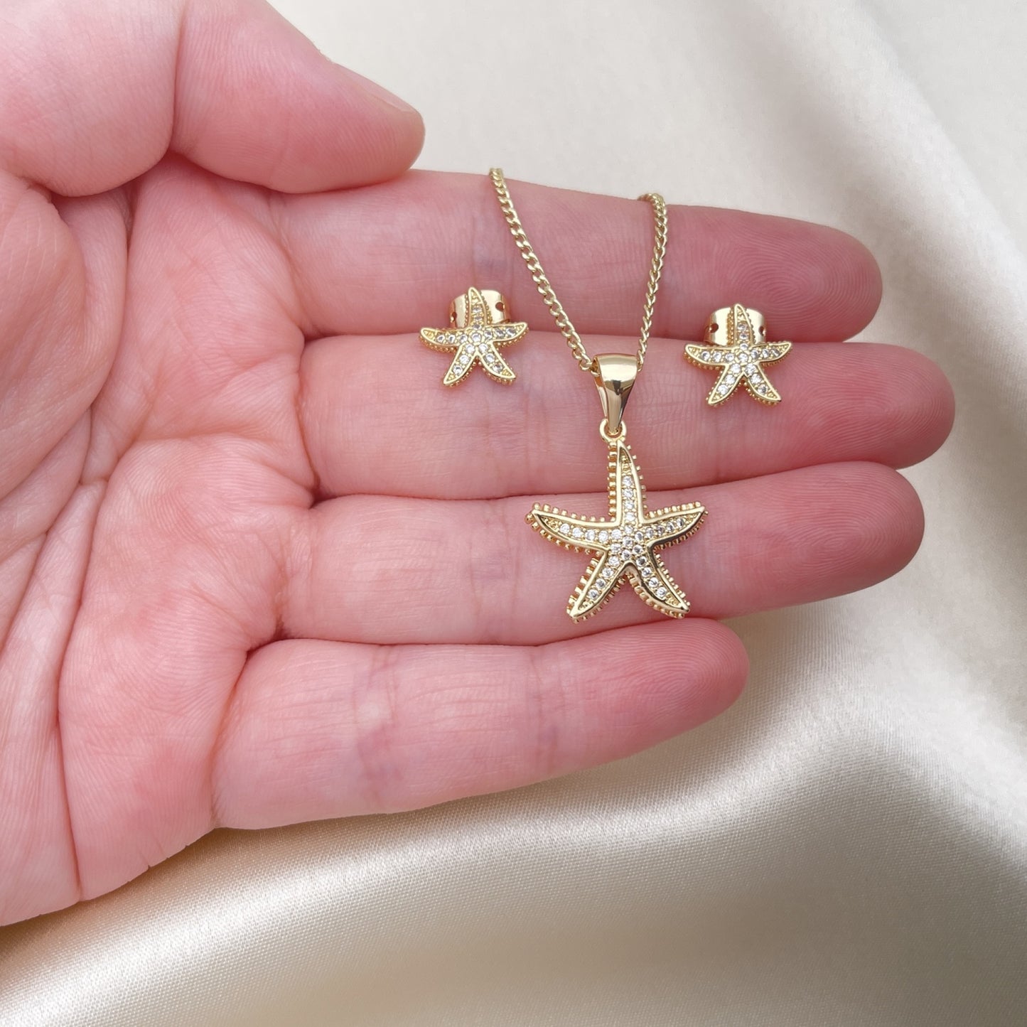 Oro Laminado Earring and Pendant Adult Set, Gold Filled Style with White Cubic Zirconia, Polished, Golden Finish