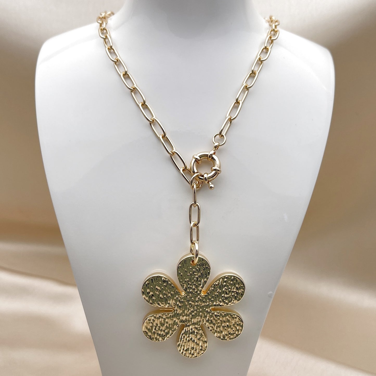 Oro Laminado Pendant Necklace, Gold Filled Style Flower and Rolo Design, Polished, Golden Finish