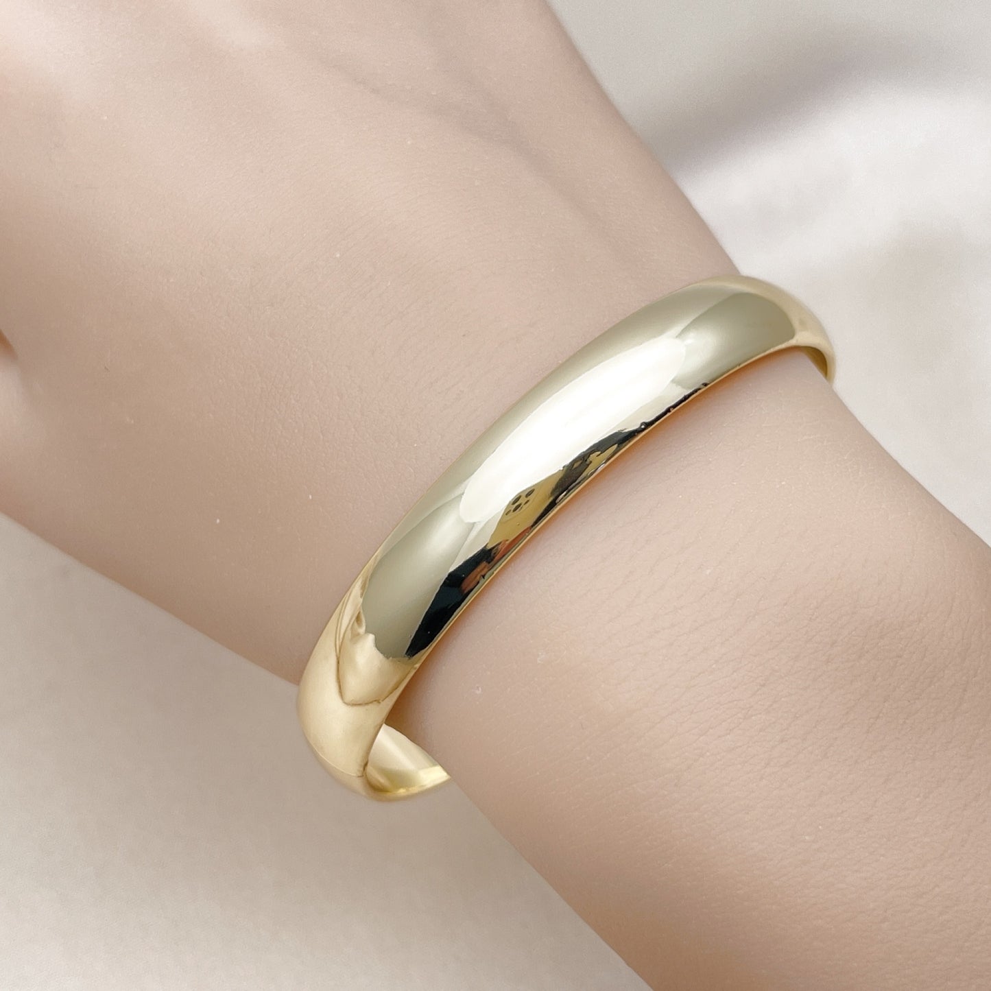 Oro Laminado Individual Bangle, Gold Filled Style Polished, Golden Finish