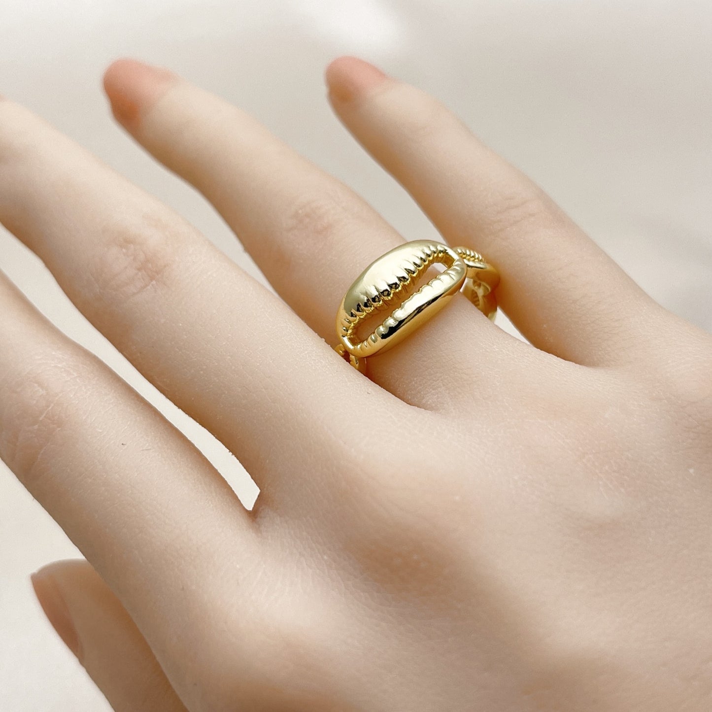 Oro Laminado Elegant Ring, Gold Filled Style Shell Design, Polished, Golden Finish