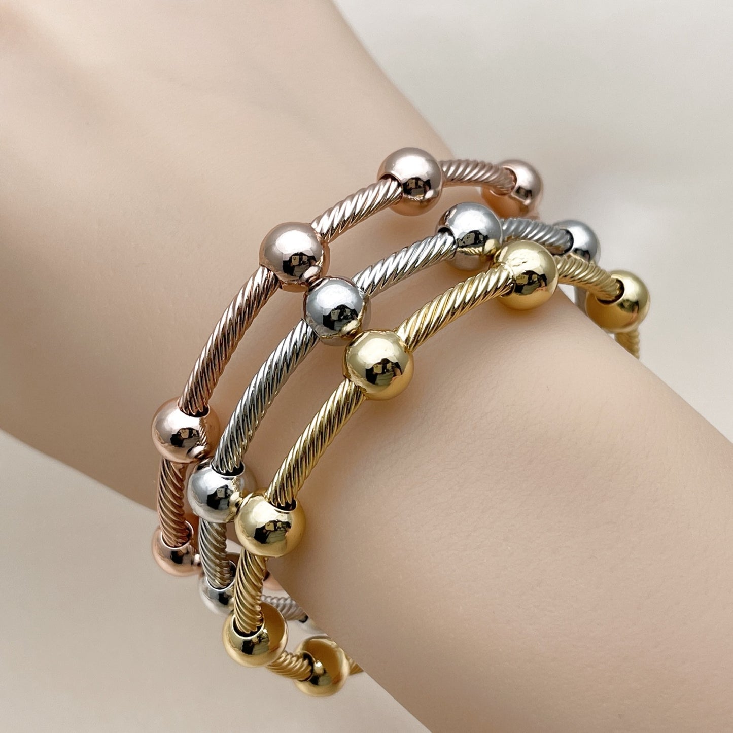 Oro Laminado Trio Bangle, Gold Filled Style and Ball Polished, Tricolor, 07.282.0023