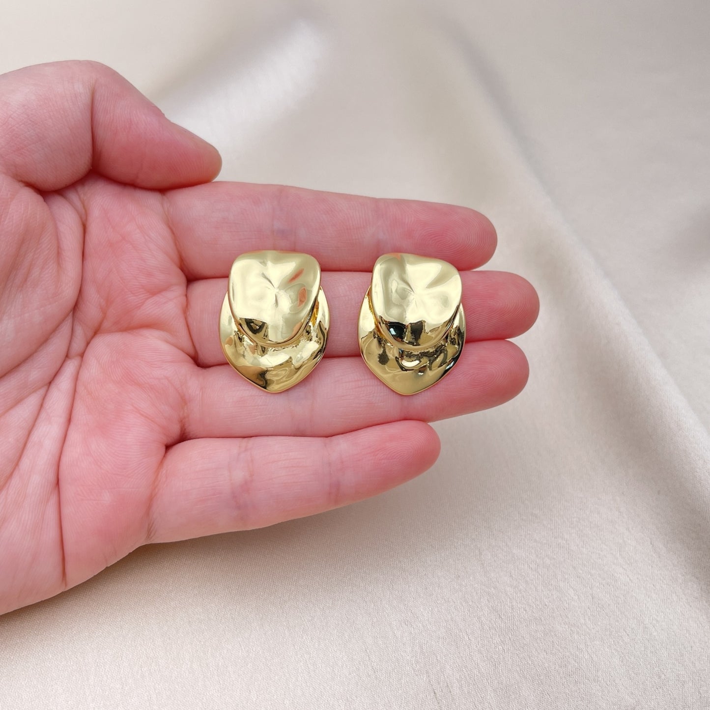 Oro Laminado Stud Earring, Gold Filled Style Chunky Design, Polished, Golden Finish