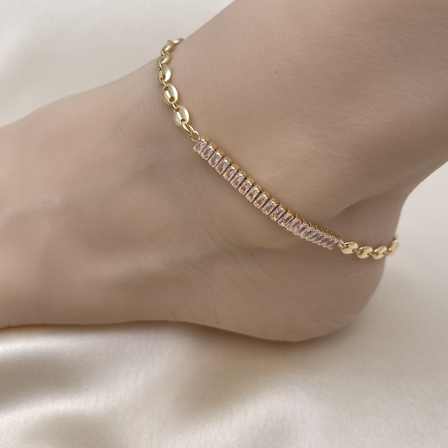 Oro Laminado Fancy Anklet, Gold Filled Style Puff Mariner and Baguette Design, with White Cubic Zirconia, Polished, Golden Finish