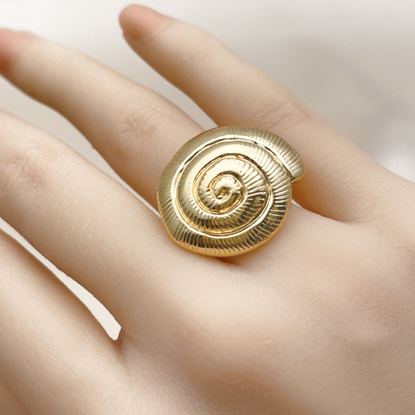Oro Laminado Elegant Ring, Gold Filled Style Snail Design, Polished, Golden Finish