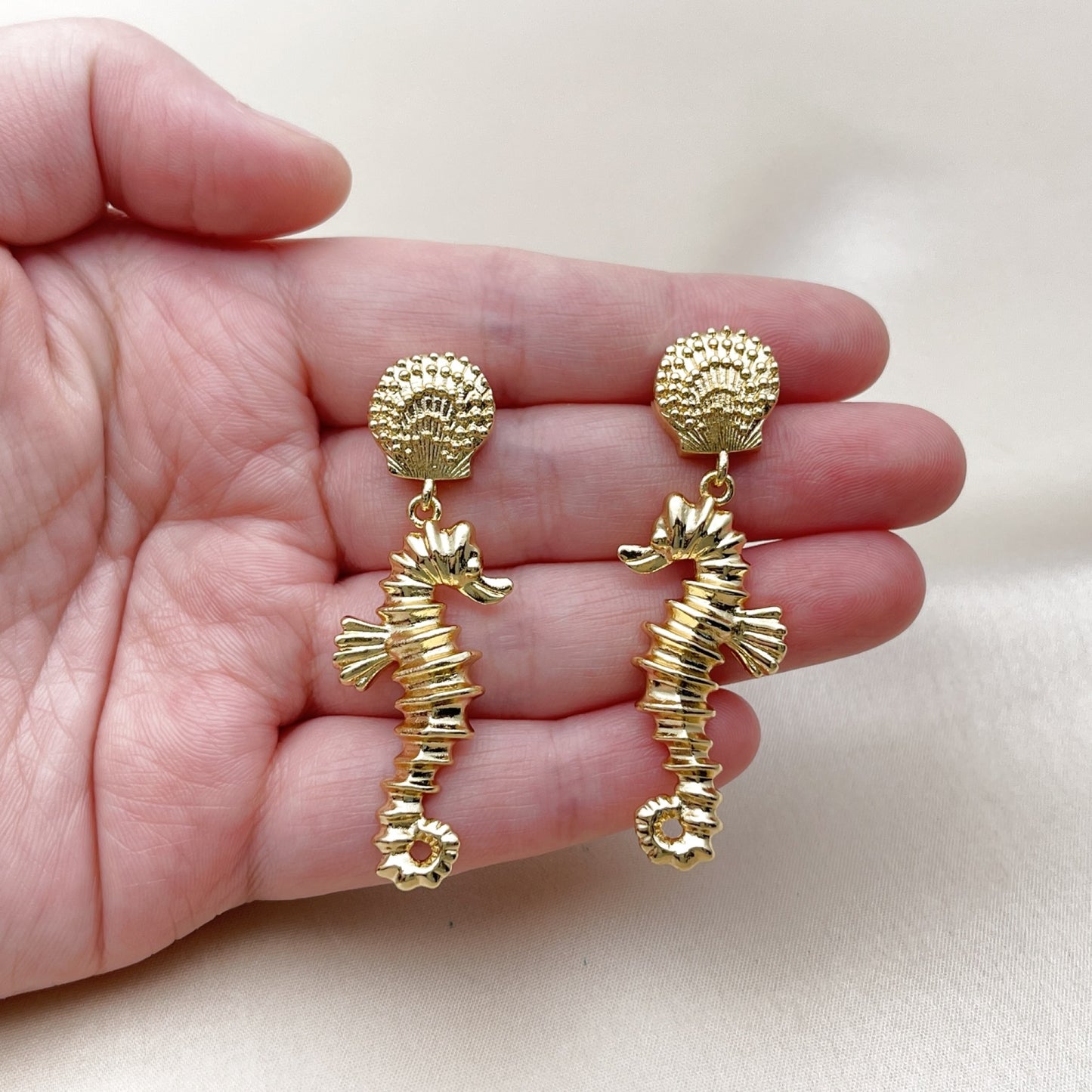 Oro Laminado Dangle Earring, Gold Filled Style Horse and Shell Design, Polished, Golden Finish