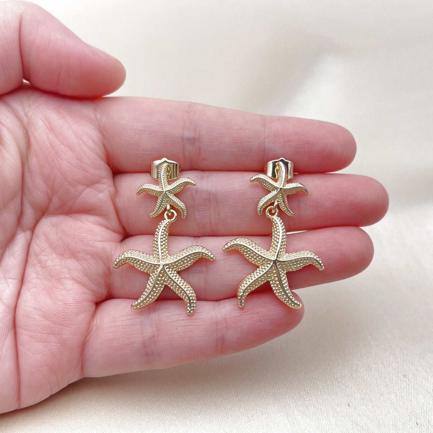Oro Laminado Stud Earring, Gold Filled Style Star Design, Diamond Cutting Finish