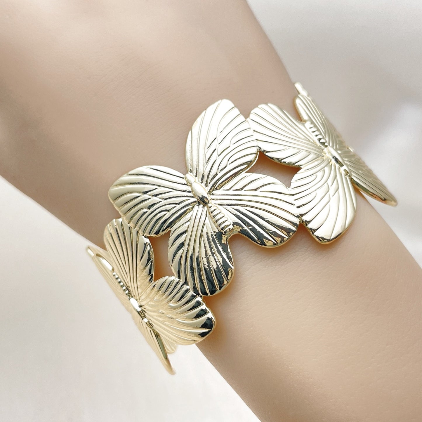 Oro Laminado Individual Bangle, Gold Filled Style Butterfly Design, Polished, Golden