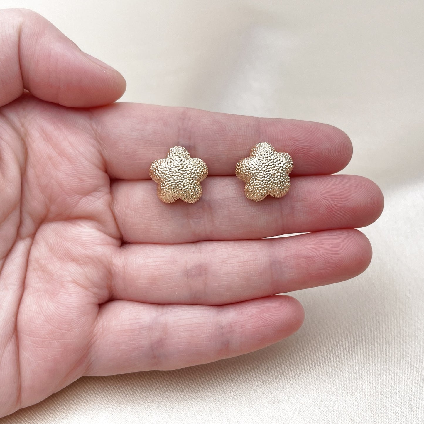 Oro Laminado Stud Earring, Gold Filled Style Flower Design, Matte Finish