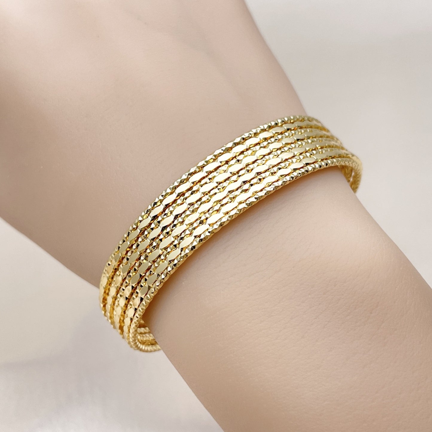 Oro Laminado Individual Bangle, Gold Filled Style Diamond Cutting Finish