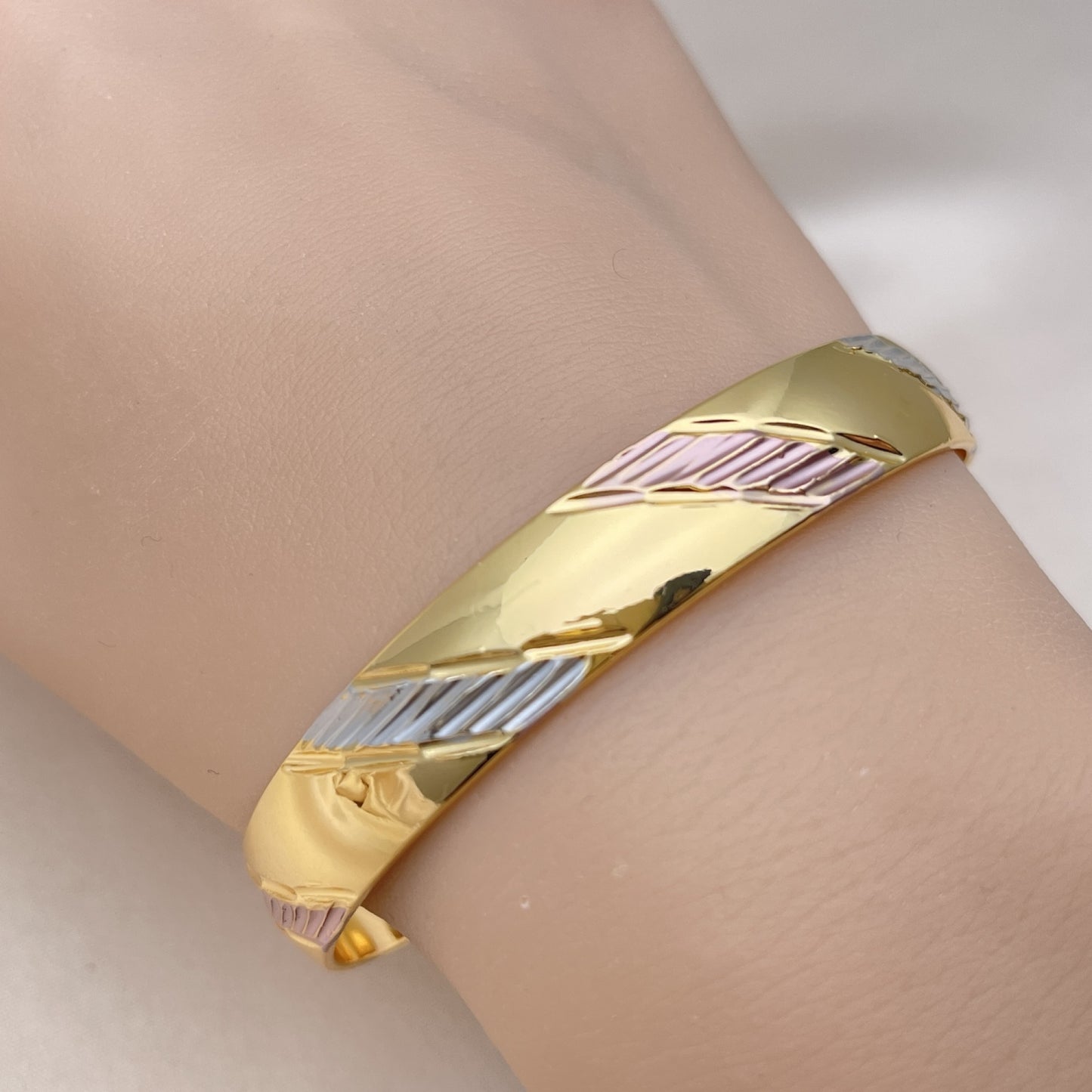 Oro Laminado Individual Bangle, Gold Filled Style Diamond Cutting Finish